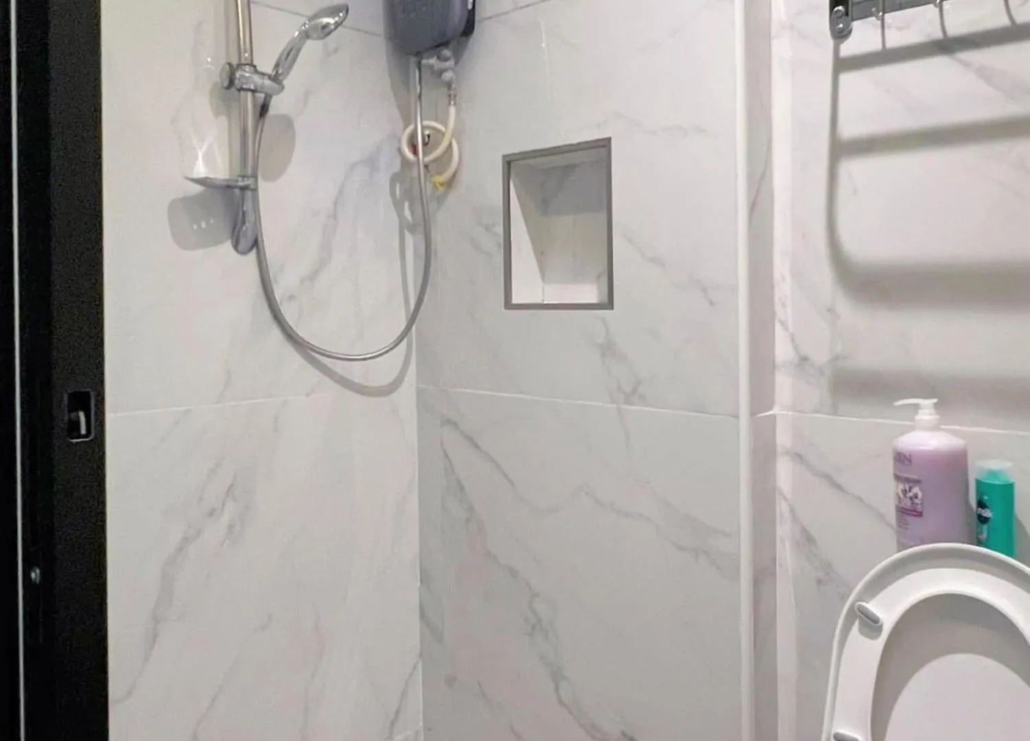 Room L 4Min Walks To Pelangi Plaza Johor Bahru Homestay
