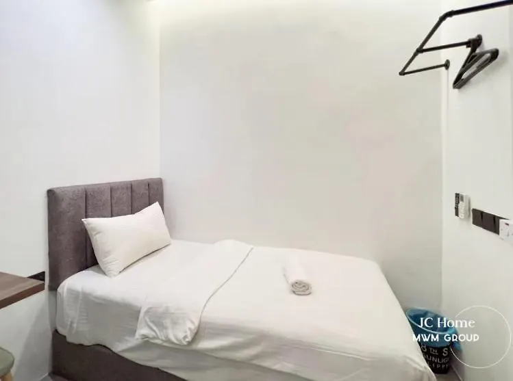 民宿 Room L 4Min Walks To Pelangi Plaza 新山
