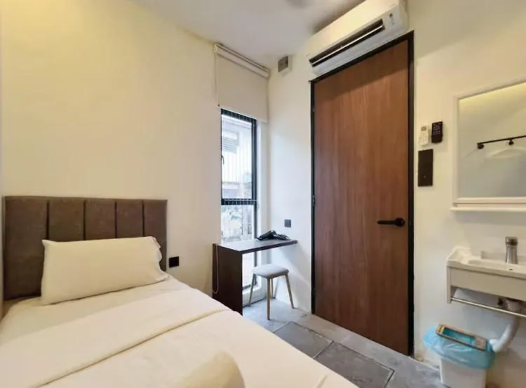 Room L 4Min Walks To Pelangi Plaza 新山 民宿